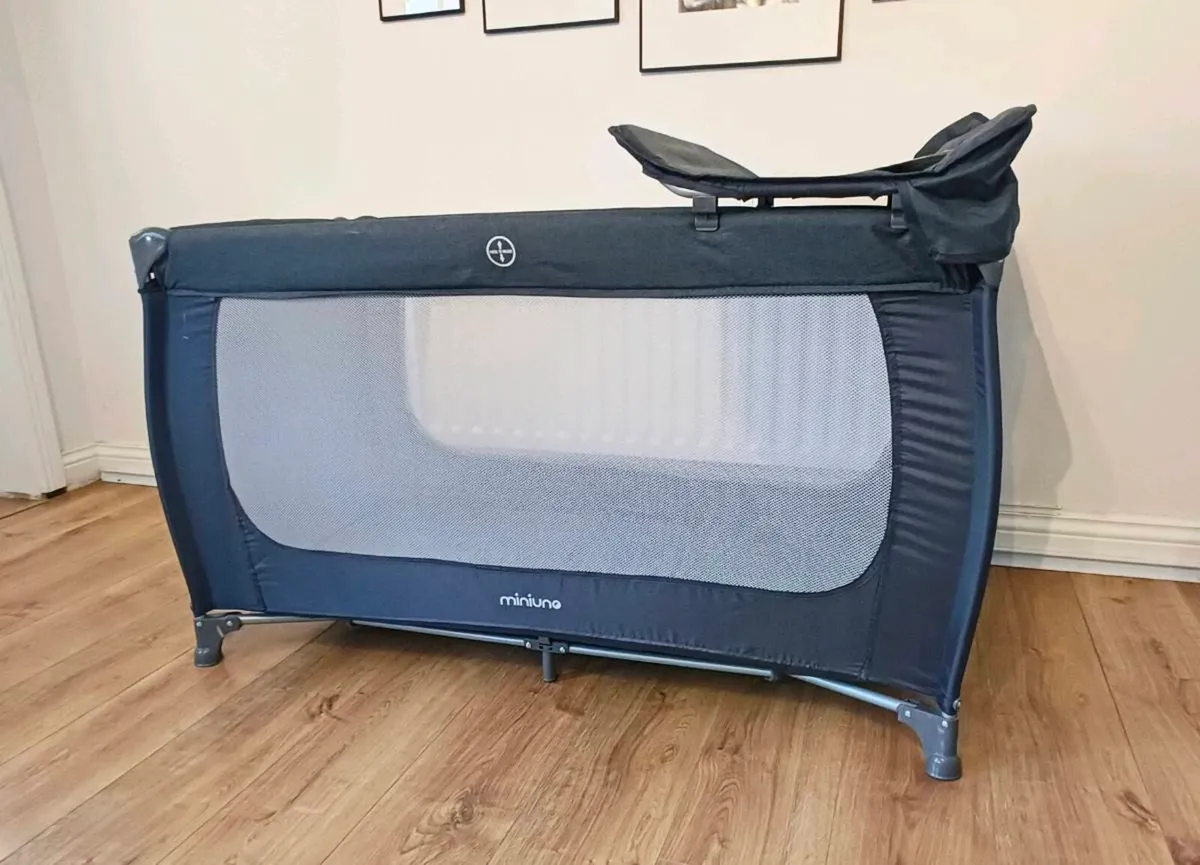 Minuuno 3 in 1 Travel Cot Portable Baby Cot in Nav - Image 2