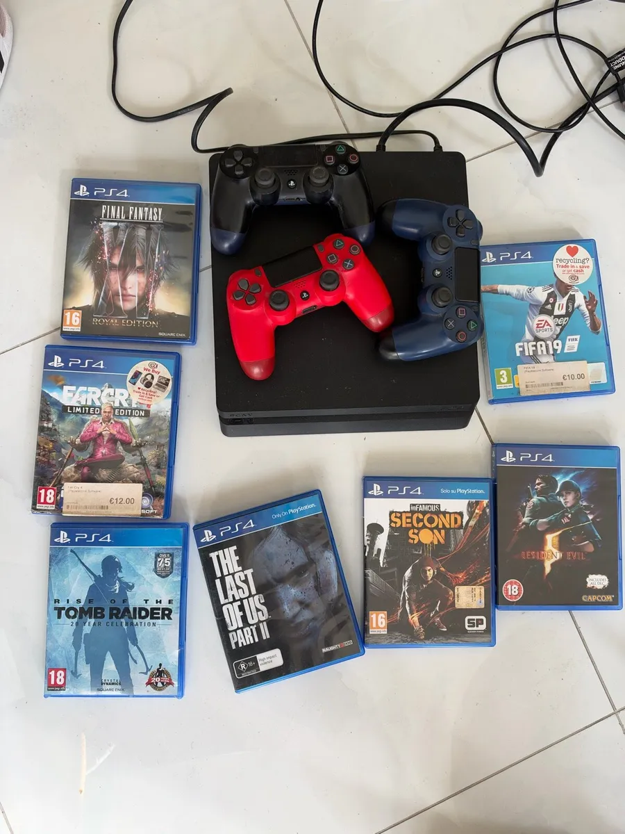 PS4 slim 1TB + 3 original controllers + 7 games