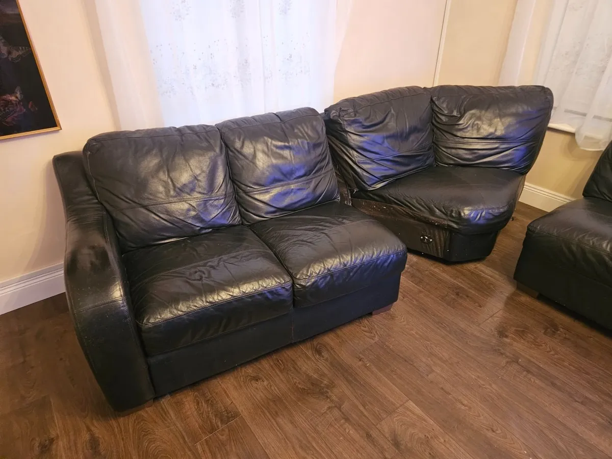 Large corner sofa leather with pouf - Image 3
