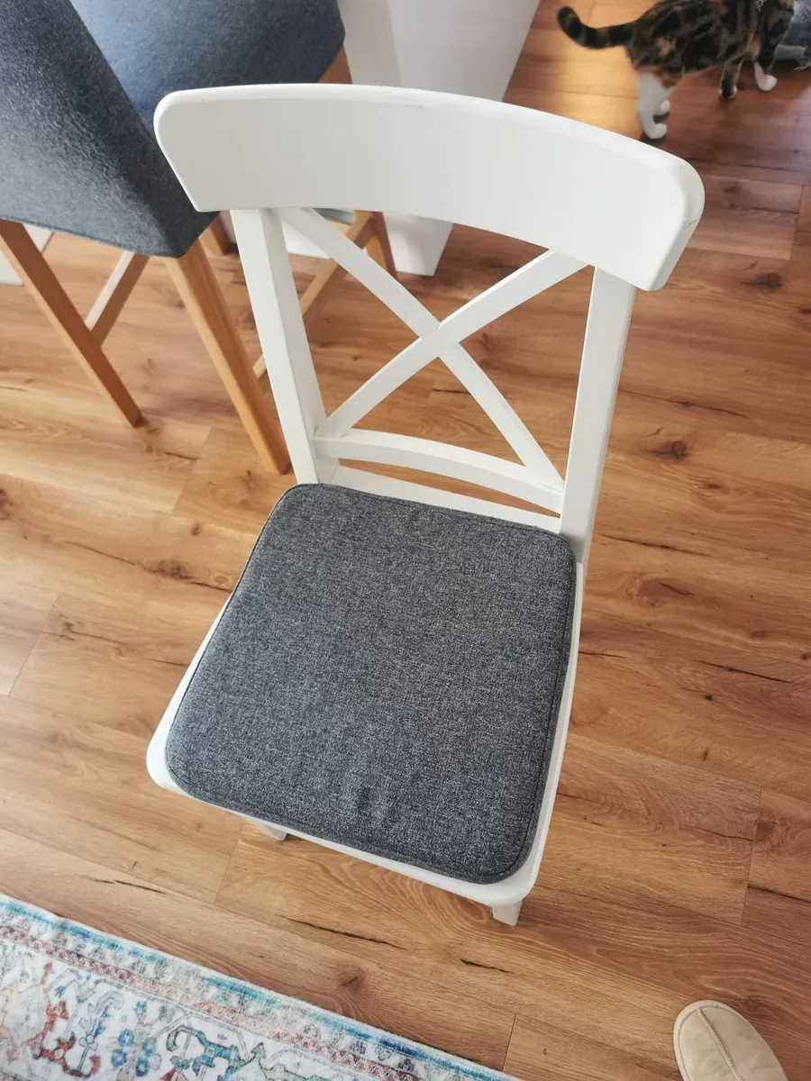 Set of 6 chairs - Image 1