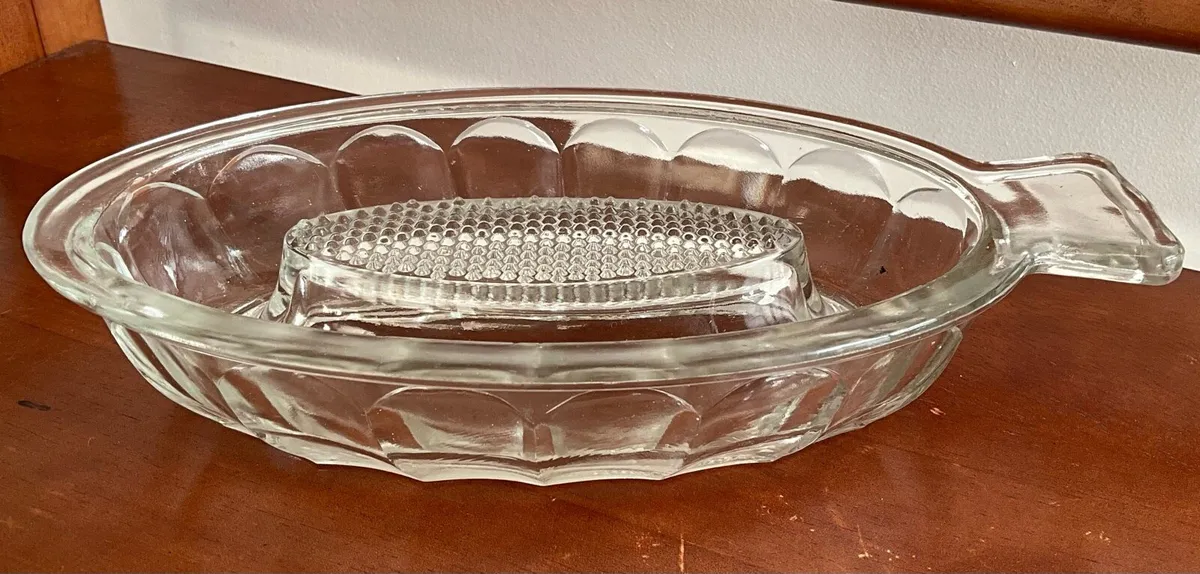 Vintage Oval,Shoed Clear Glss Frtwr with Handle - Image 3