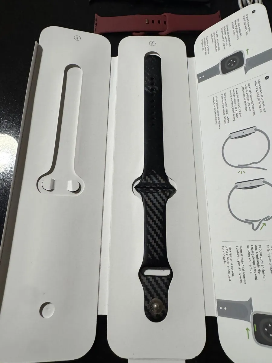 Apple Watch Series 8 45mm Midnight Blue & 5 Straps - Image 2