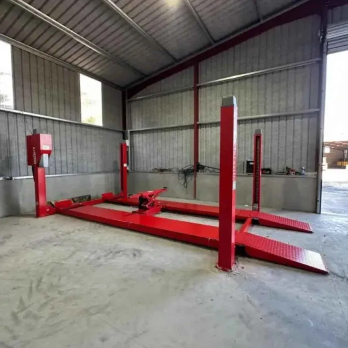 Taranto 4 Post 4 Ton Auto Vehicle Lift - Image 4