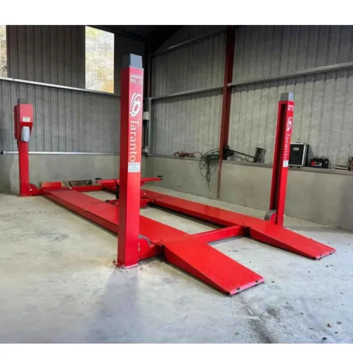 Taranto 4 Post 4 Ton Auto Vehicle Lift - Image 3