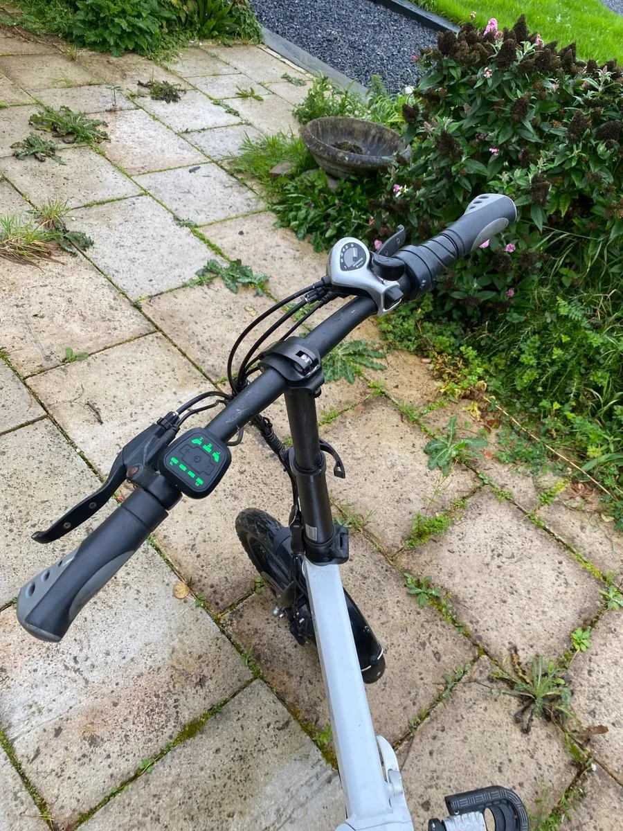 FIIDO D2S ELECTRIC FOLDING E-BIKE — WITH CHARGER - Image 2