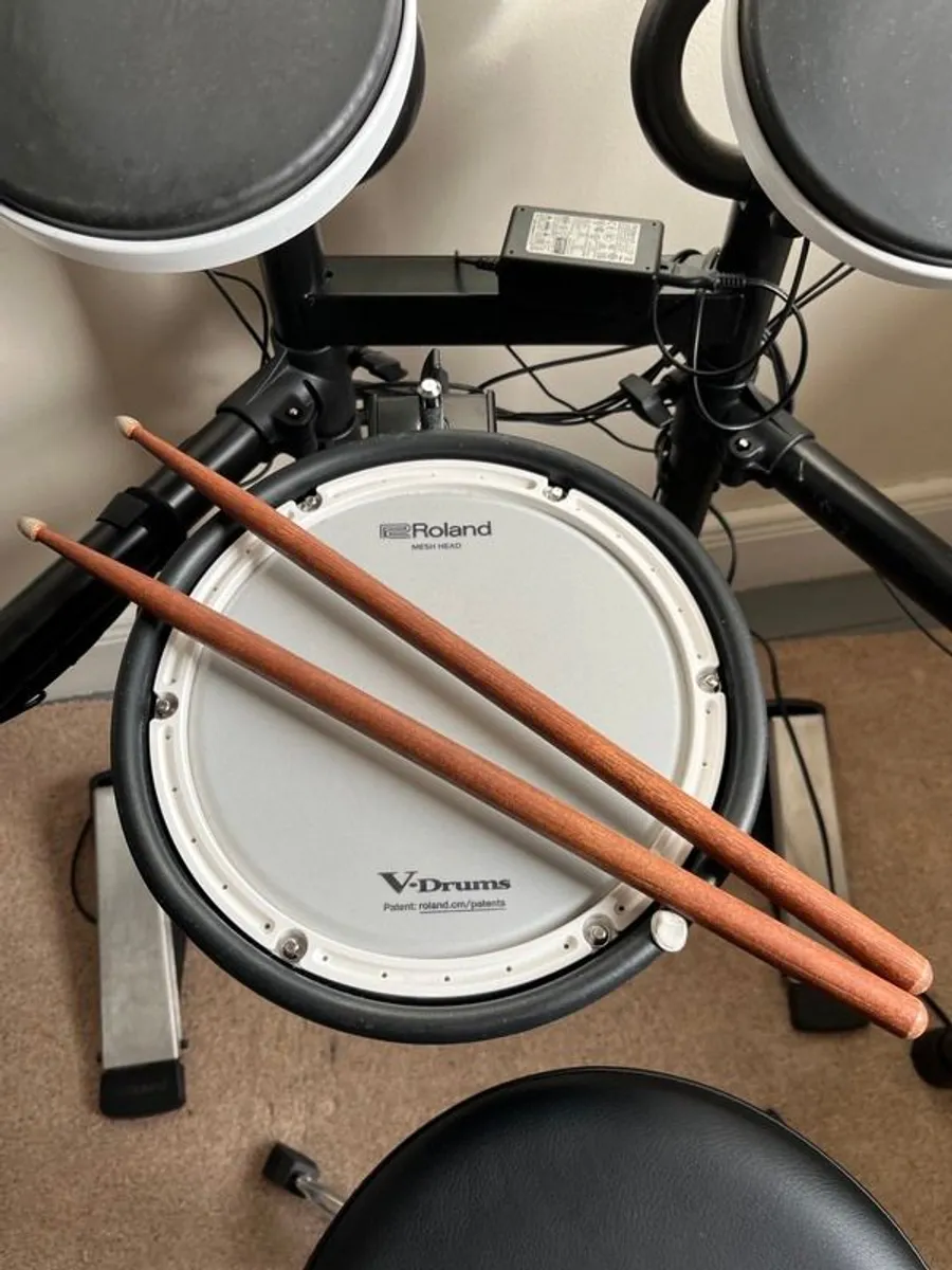 Roland Starter E-Drumkit in Mint Condition - Image 4