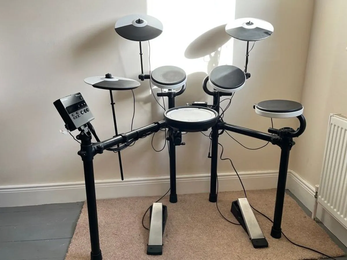 Roland Starter E-Drumkit in Mint Condition - Image 1