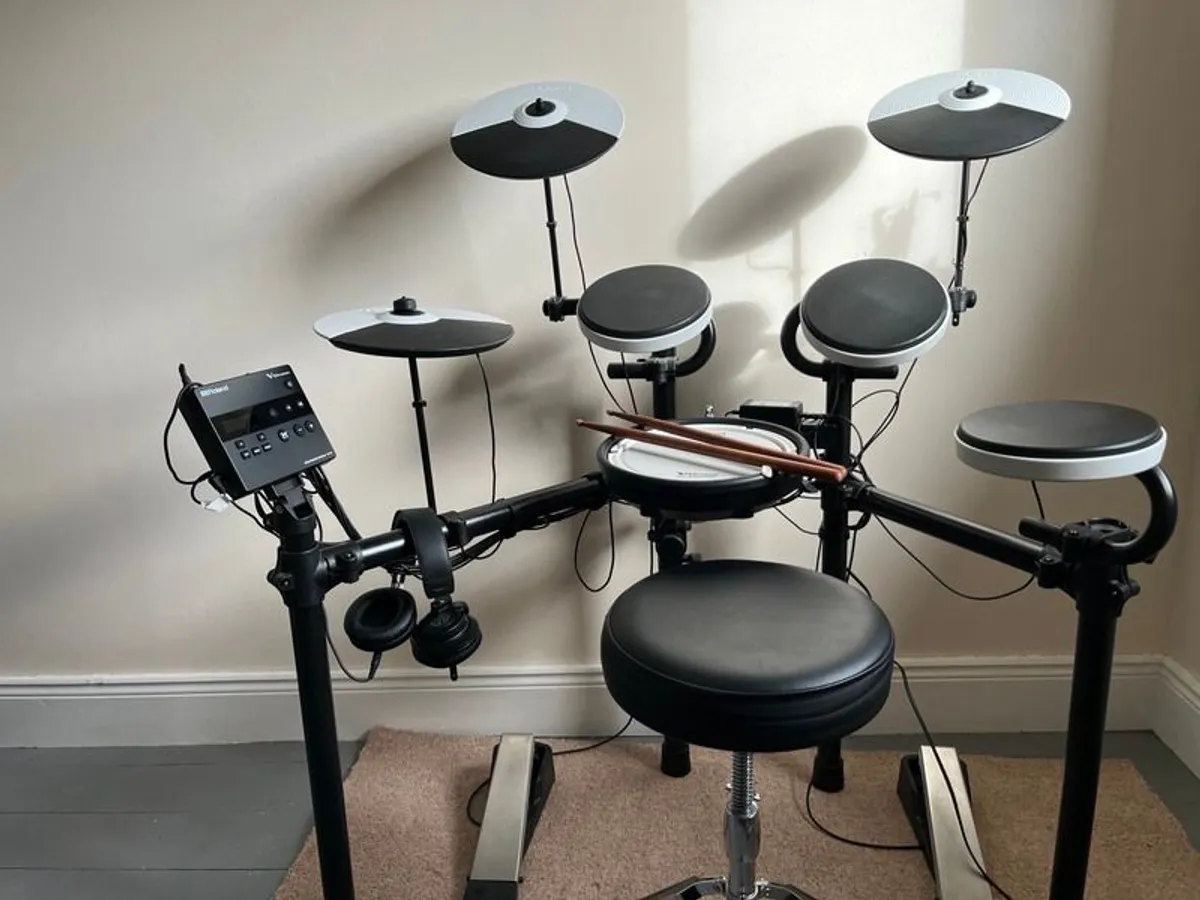 Roland Starter E-Drumkit in Mint Condition - Image 3
