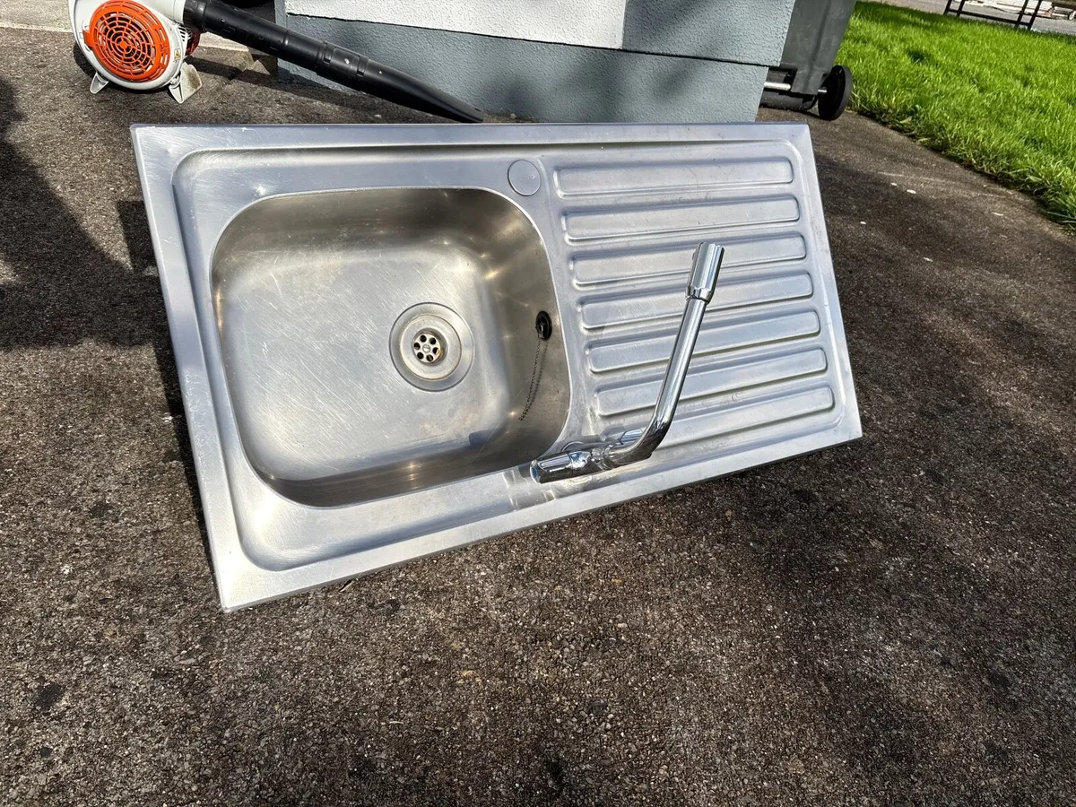 Kitchen sink - Image 1