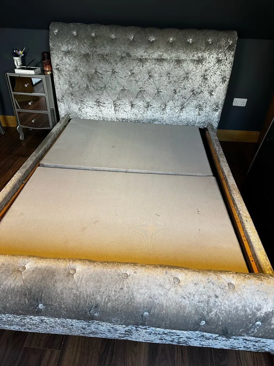 Bedroom set - Image 1