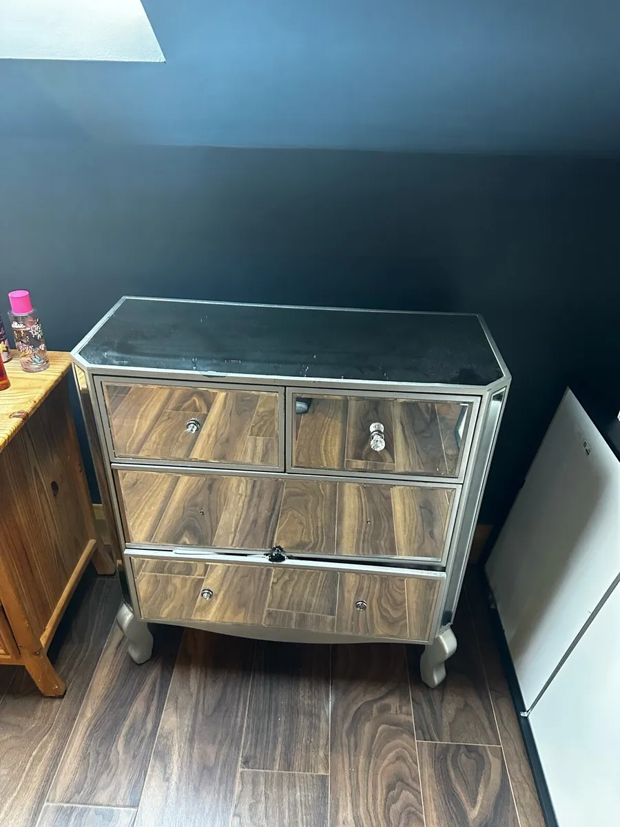 Bedroom set - Image 4