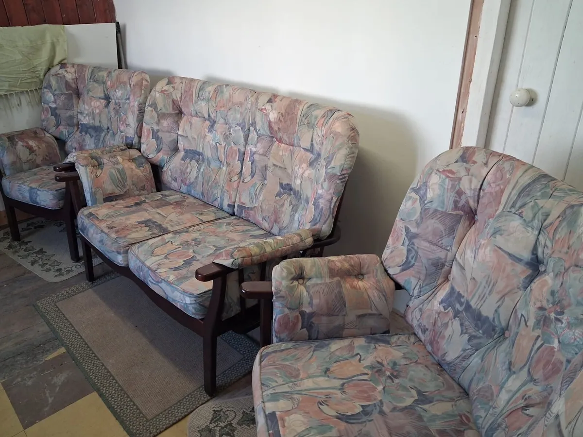 Three piece suite - Image 2