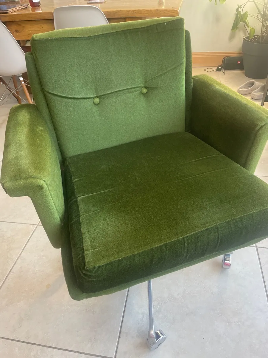 Vintage Mid-Century Swivel  Chair (1960s–1970s) - Image 1