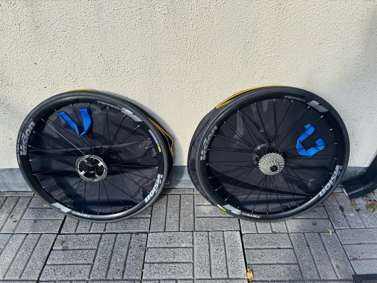 Vision 30 Team Wheelset on Shimano - Image 1