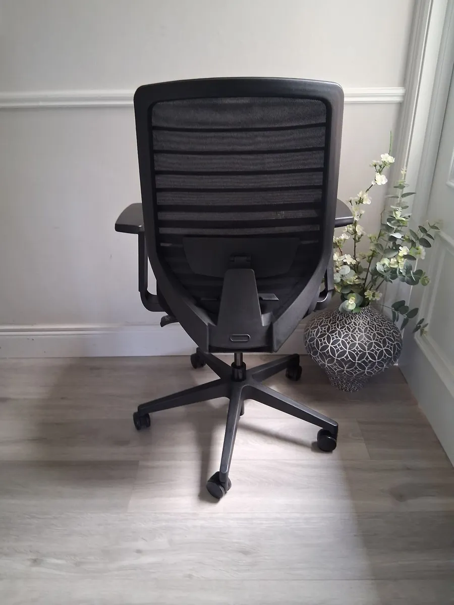 Ergonomic Office Chair - Image 4