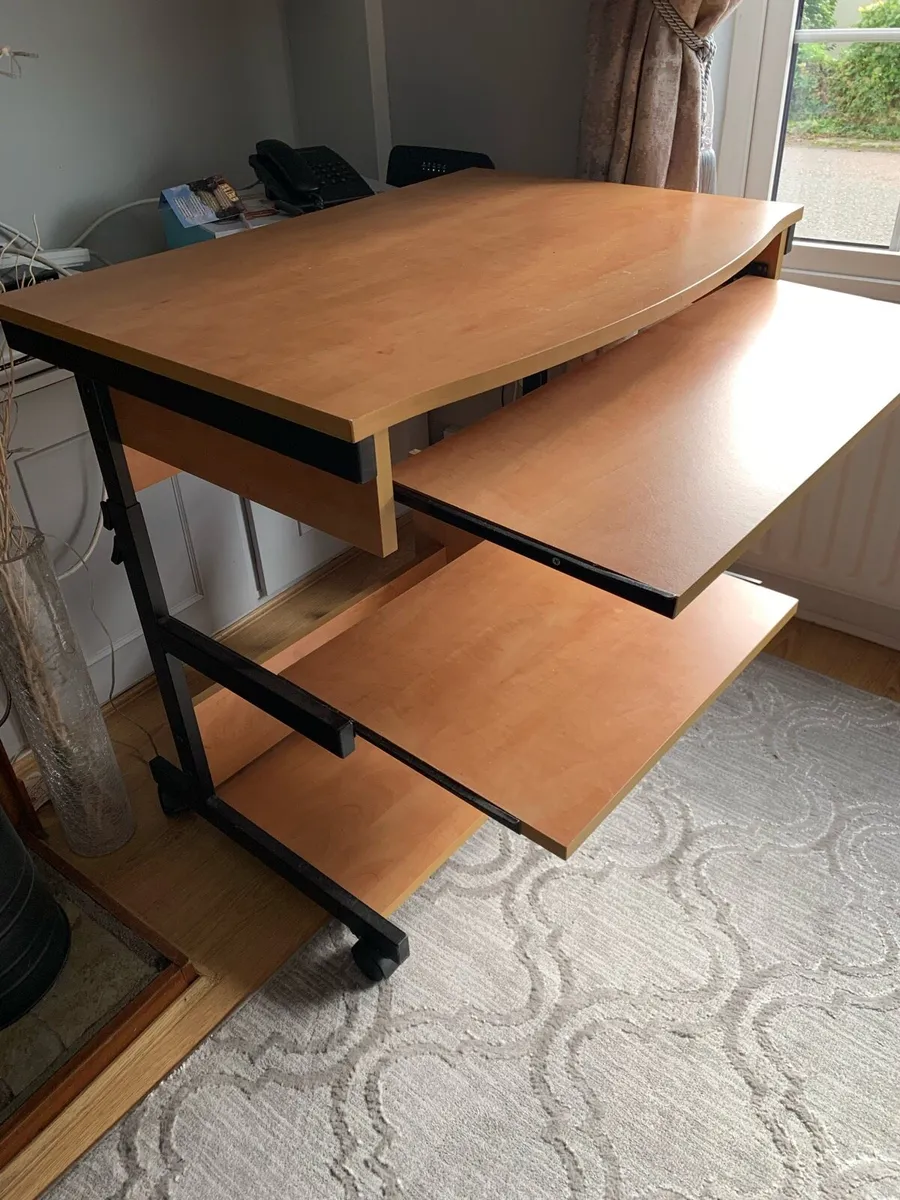 Computer desk - Image 2