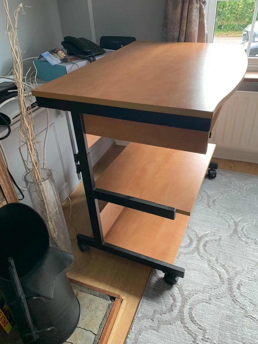 Computer desk - Image 3
