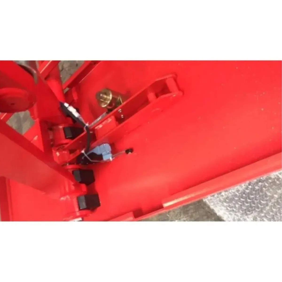 Taranto 3.5 Ton Mid Rise Scissor Mobile Car Lift - Image 3