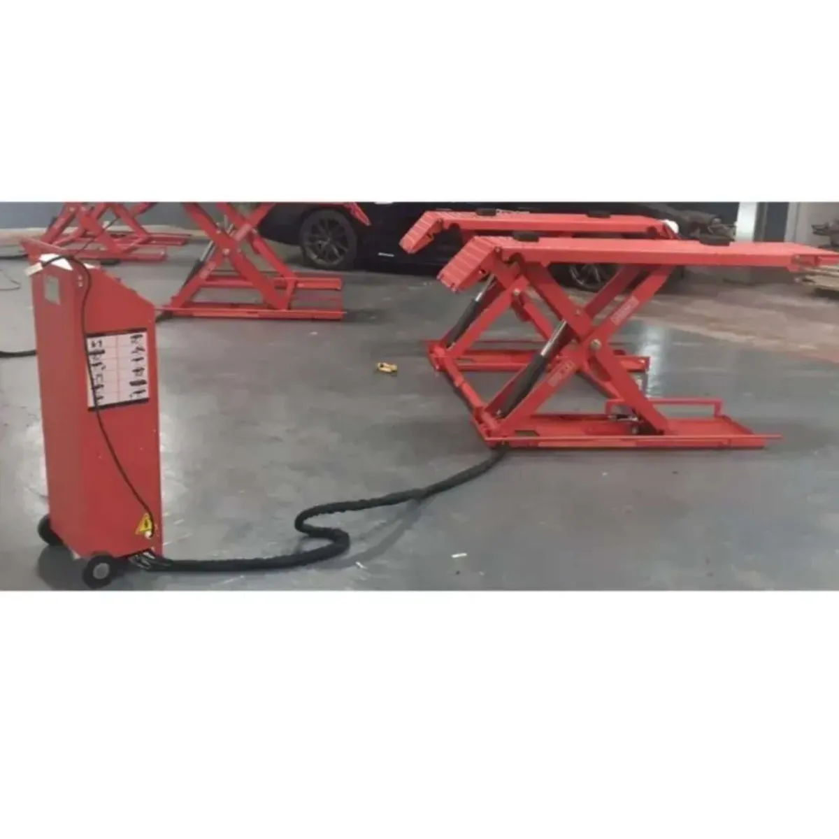 Taranto 3.5 Ton Mid Rise Scissor Mobile Car Lift - Image 1