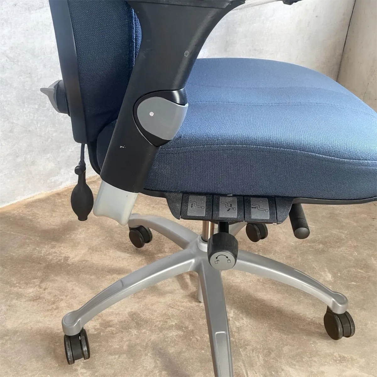 Ergonomic chair with fantastic back support - Image 3