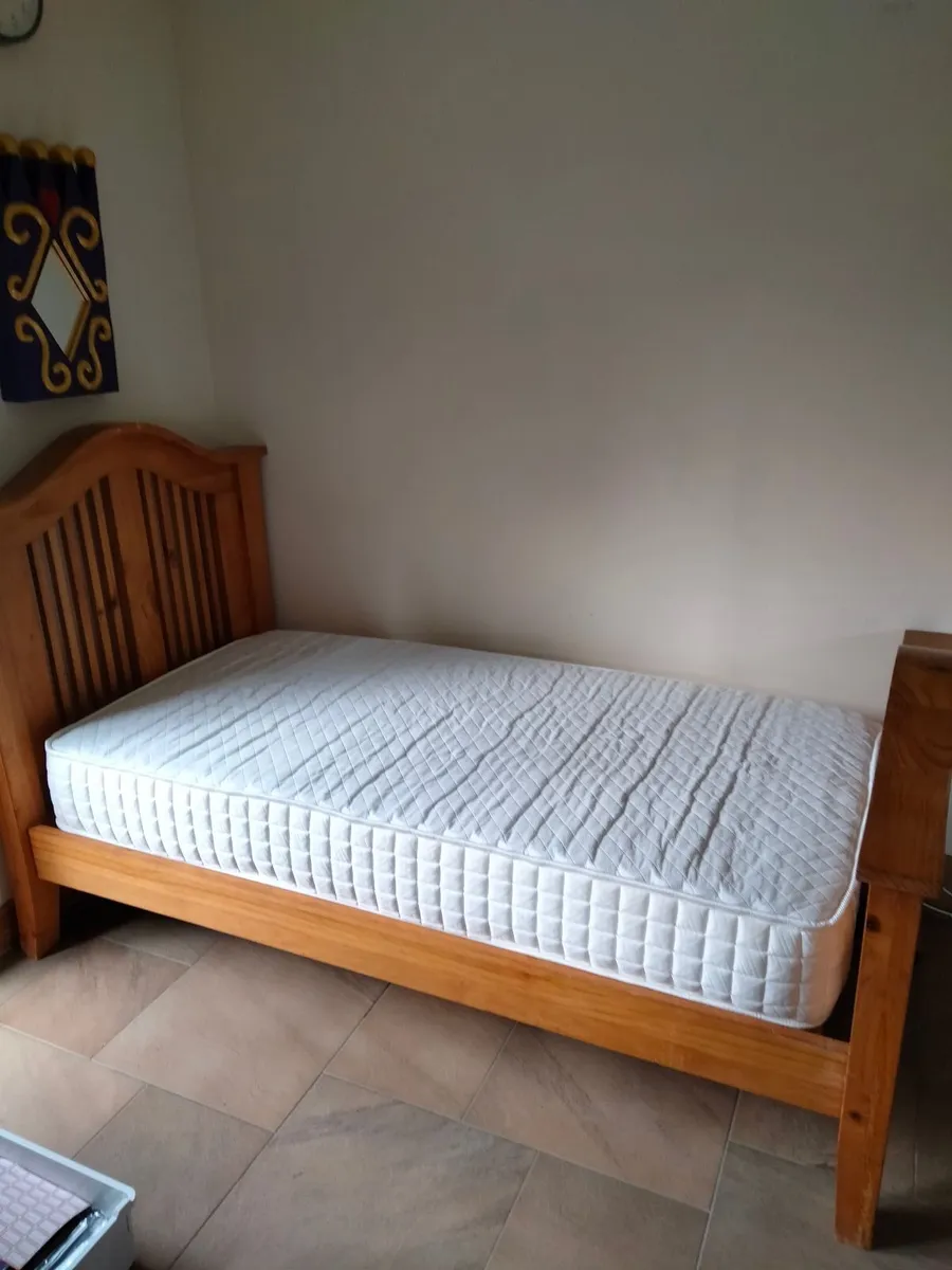 Single bed with mattress - Image 1
