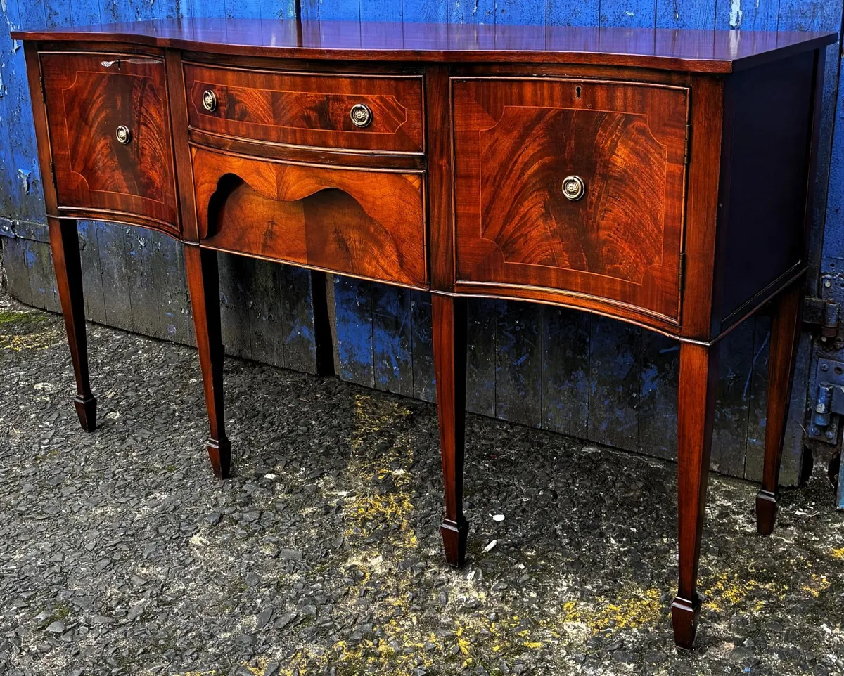 Flame Mahogany Serpentine Sideboard - Image 3