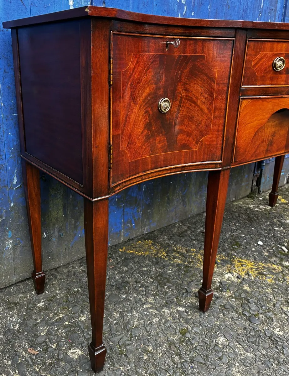 Flame Mahogany Serpentine Sideboard - Image 4