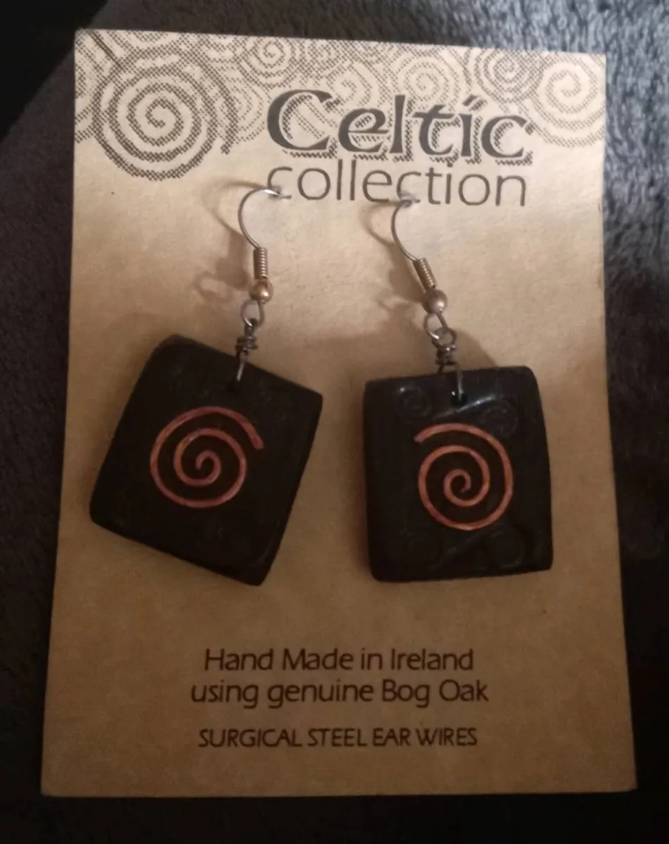 Turf Earrings And Pendant - Image 2