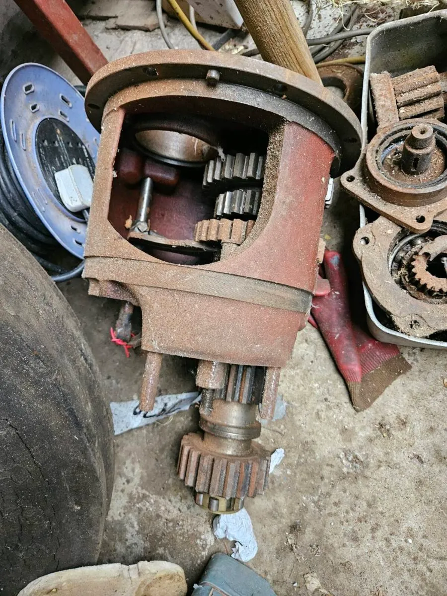 Gears - Image 2