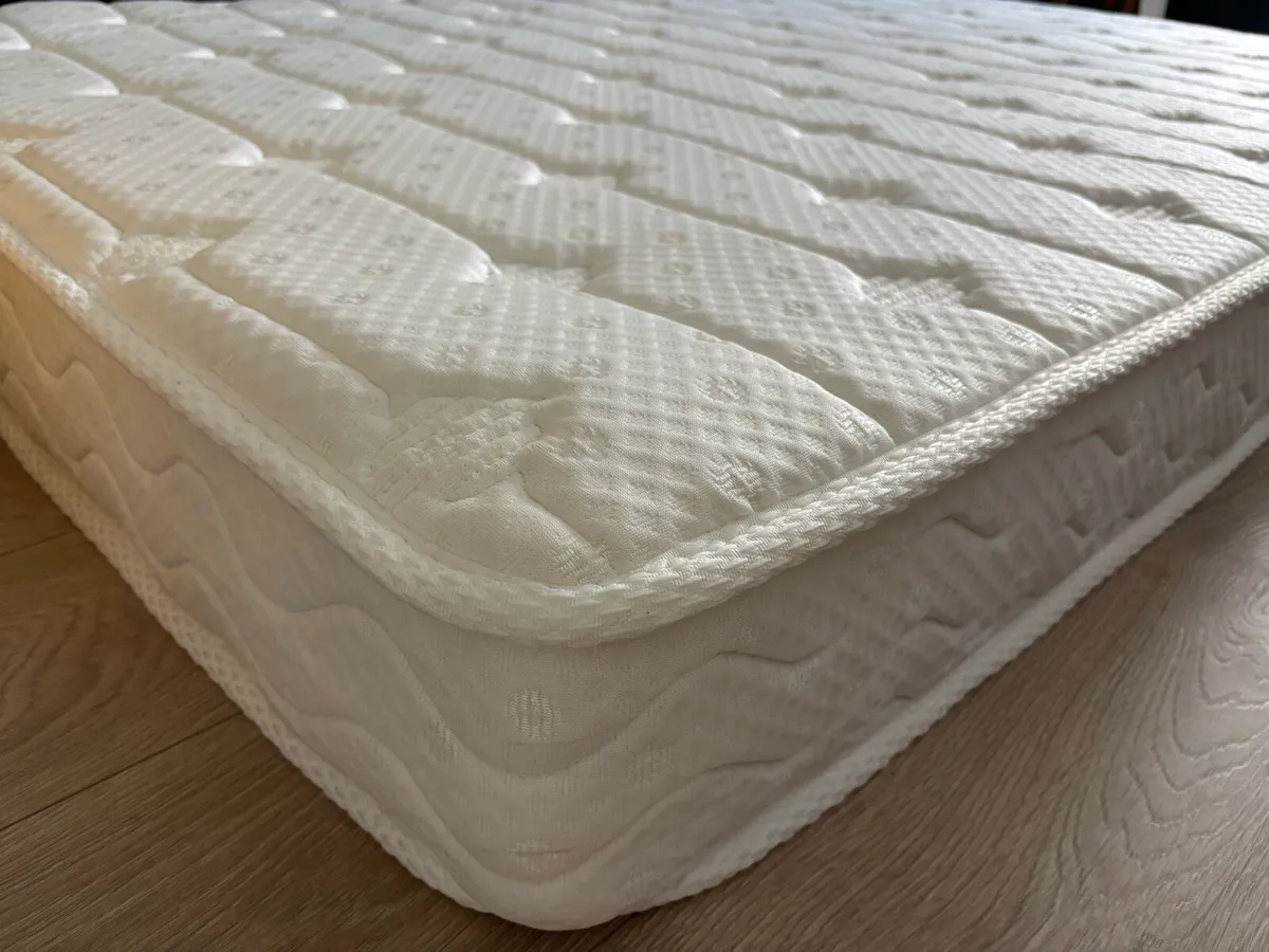 Small double mattress 120cm wide - Image 2