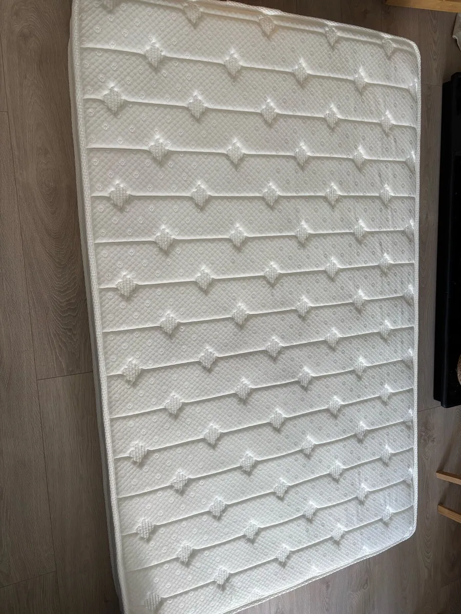 Small double mattress 120cm wide - Image 3