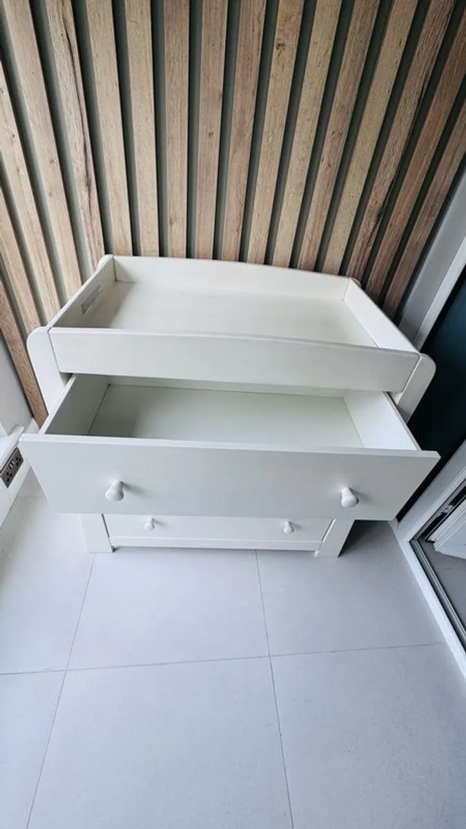Mamas and Papas changing table - Image 3