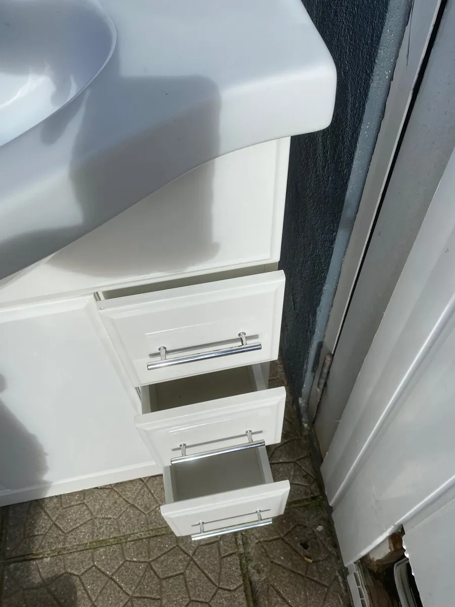 Vanity unit and sink for bathroom - Image 3