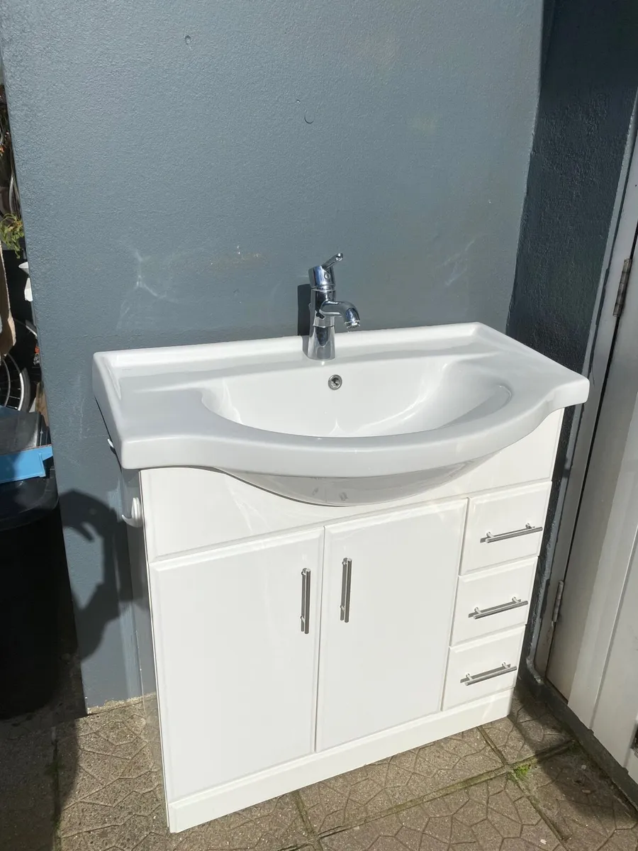 Vanity unit and sink for bathroom - Image 1
