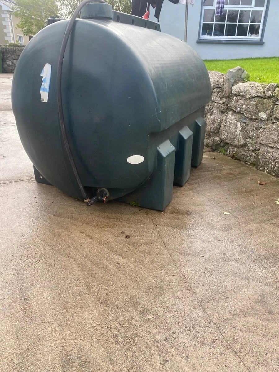 Oil tank