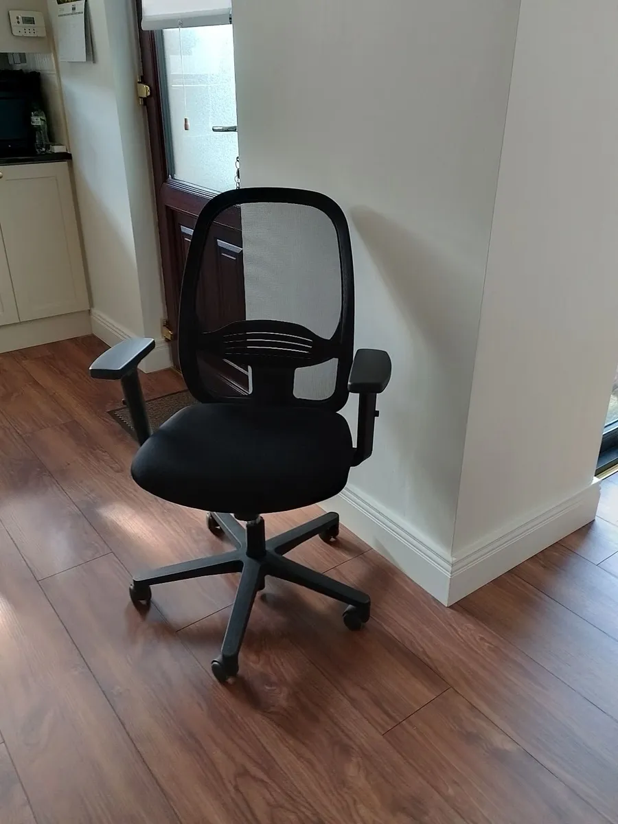 Office chair - Image 1