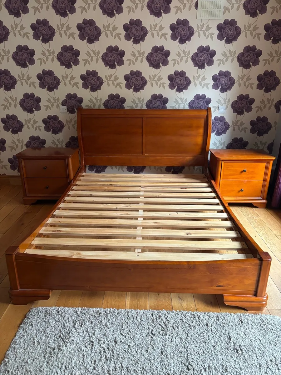 Bedroom suite of furniture - Image 1