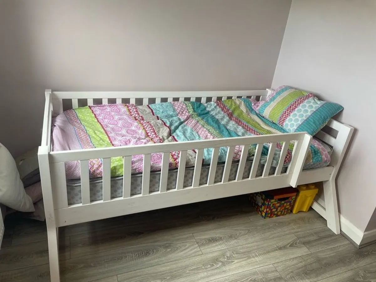 single bed - Image 1