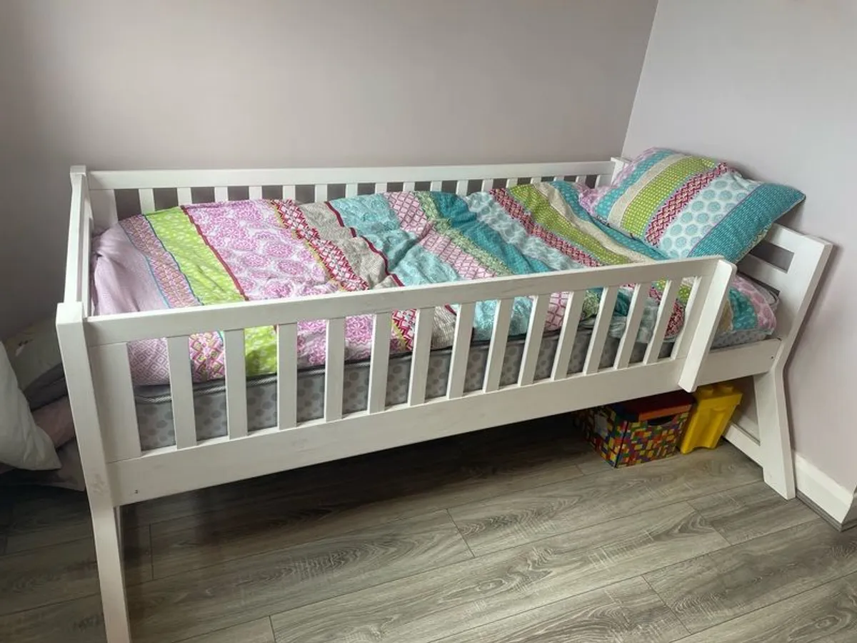 single bed - Image 2
