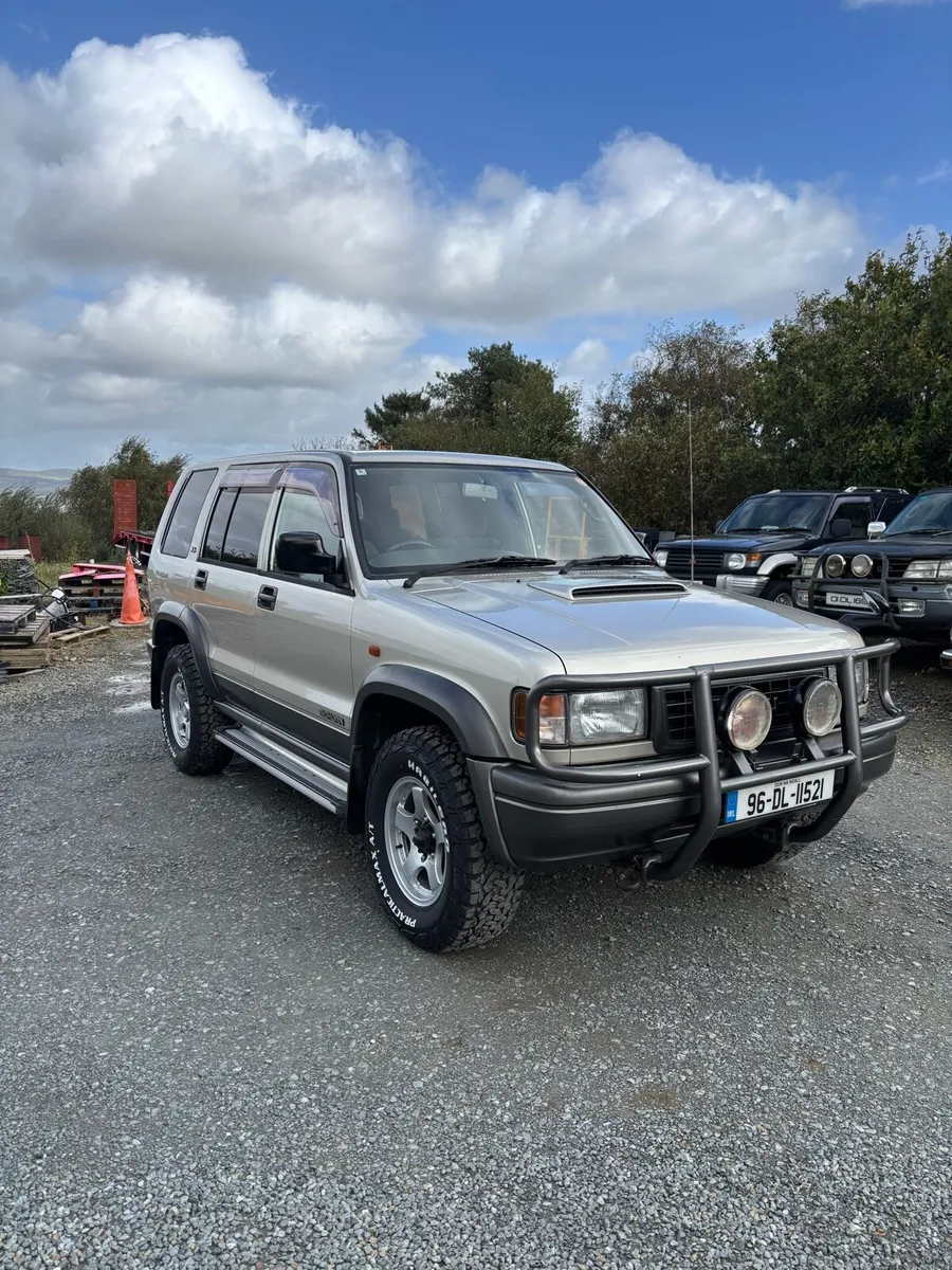 Isuzu Trooper 3.1TD low km 7 seats - Image 2