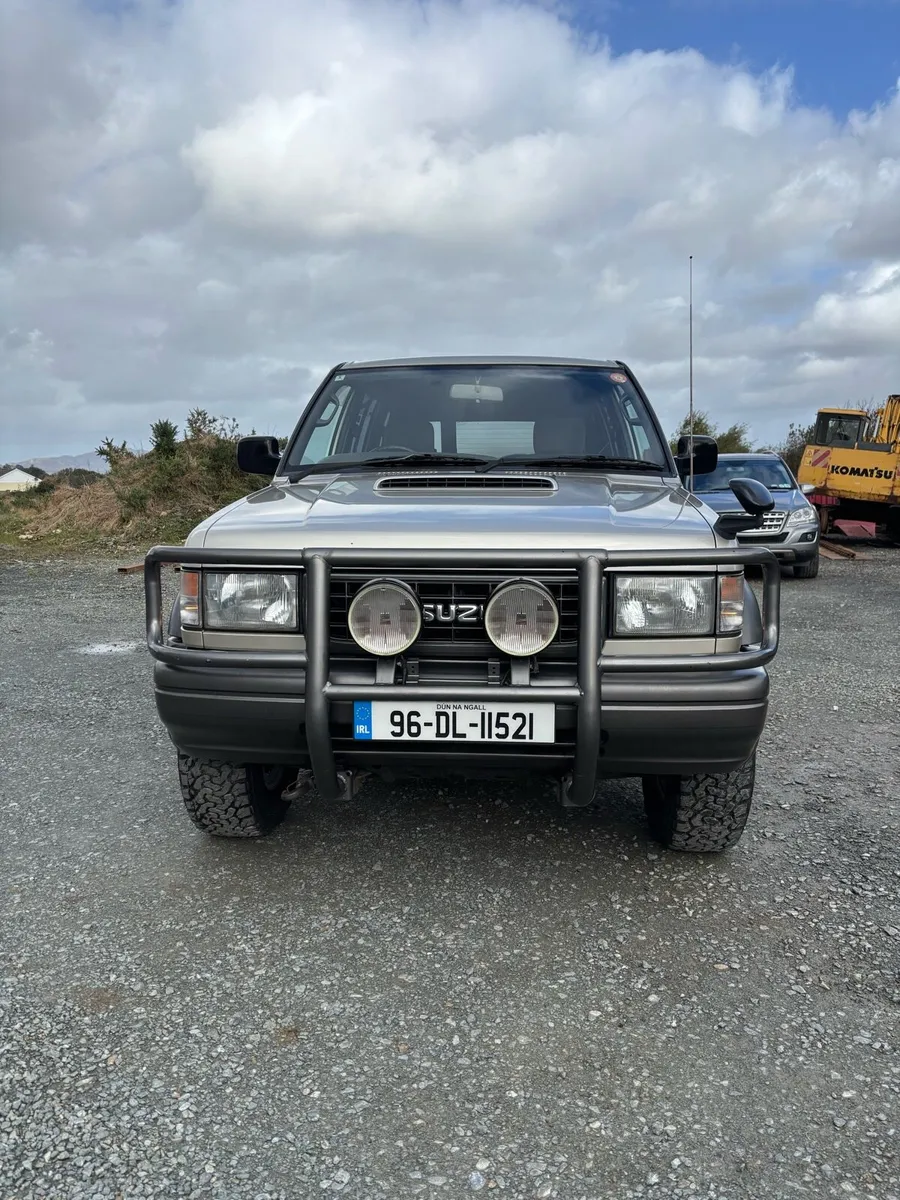 Isuzu Trooper 3.1TD low km 7 seats - Image 3