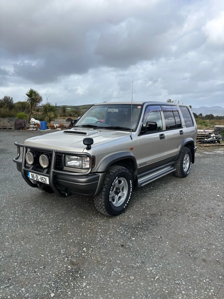 Isuzu Trooper 3.1TD low km 7 seats - Image 1