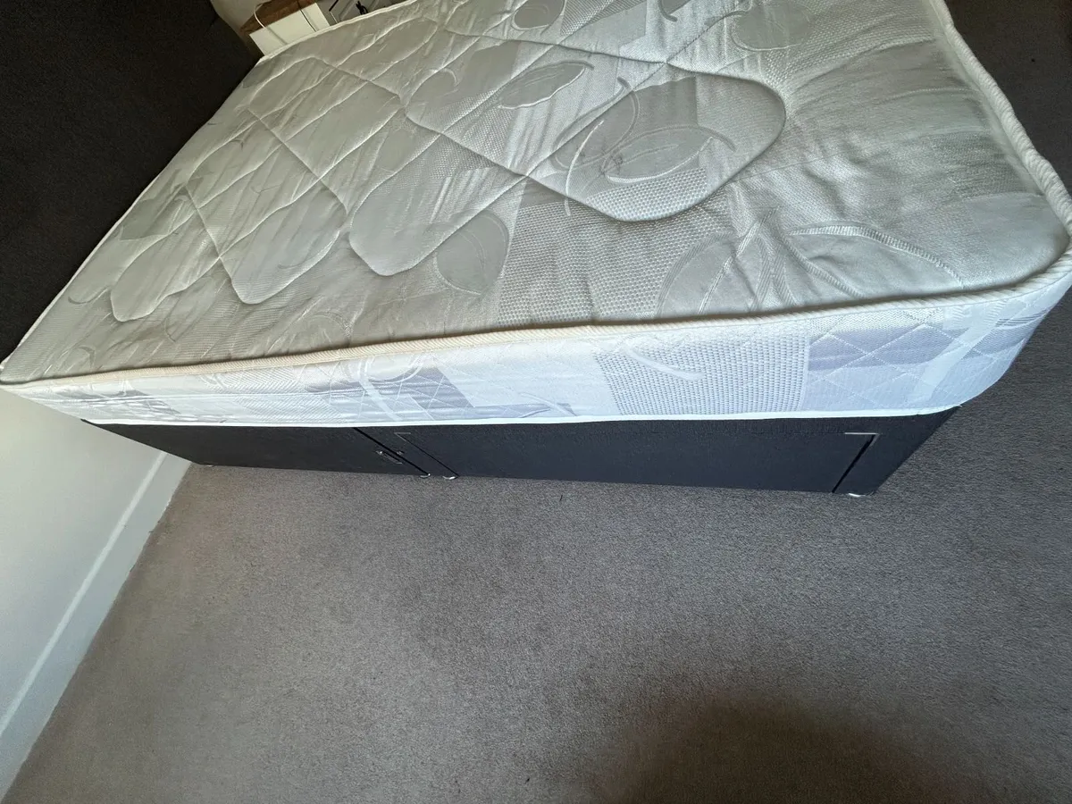 King size 5ft mattress - Image 3