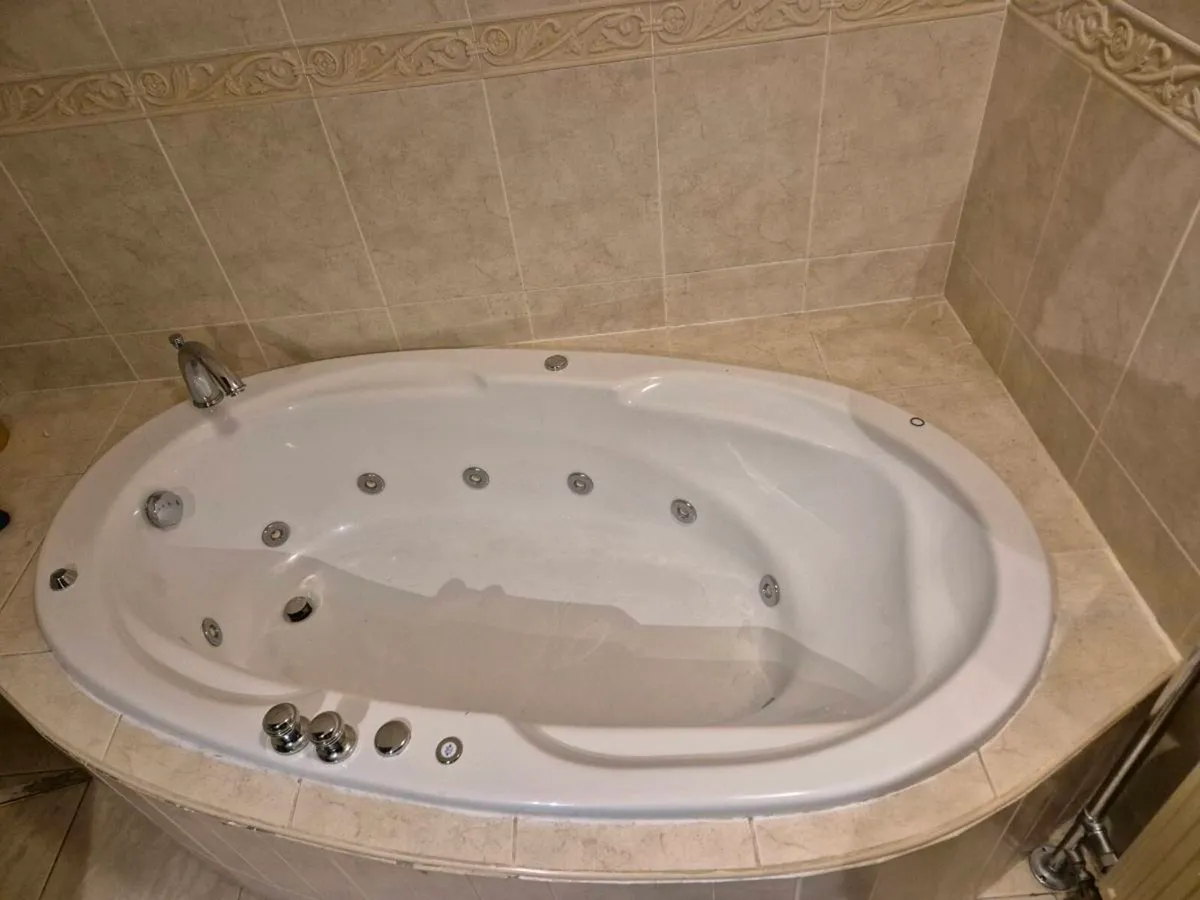 Jacuzzi Bathtub - Image 3