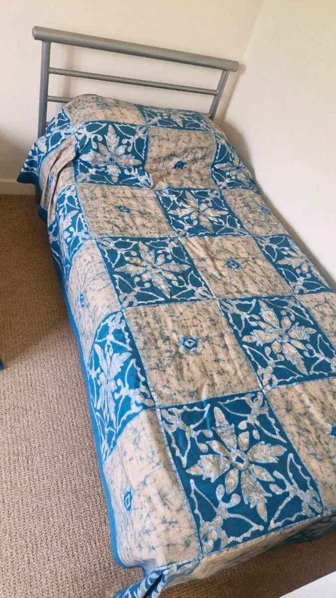 Two metal frame beds - Image 1