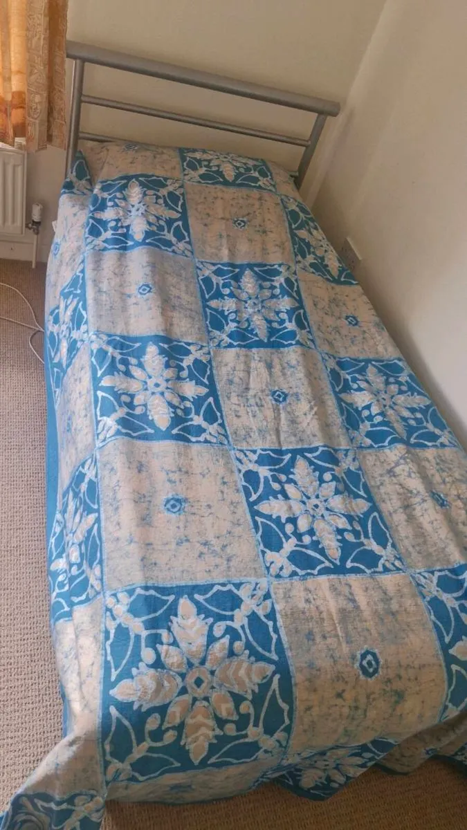 Two metal frame beds - Image 2