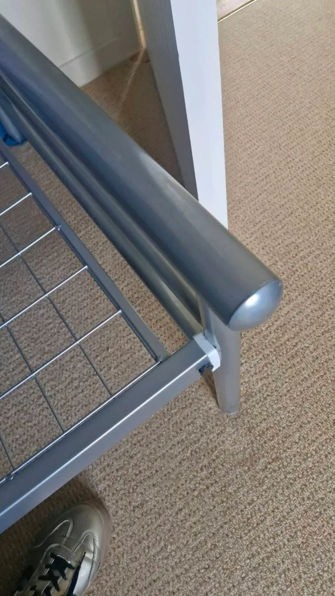 Two metal frame beds - Image 3