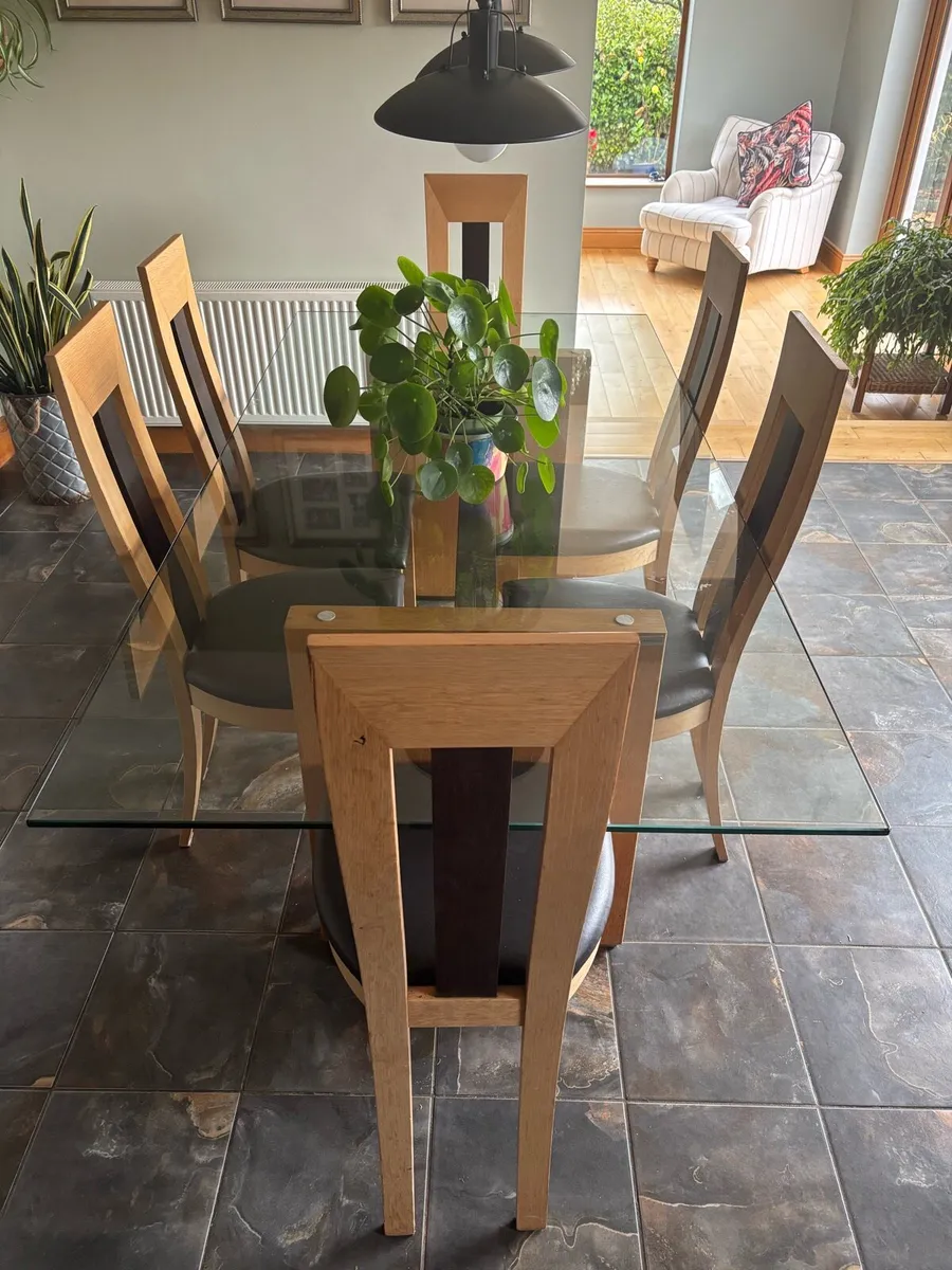 Dining room table and chairs - Image 1