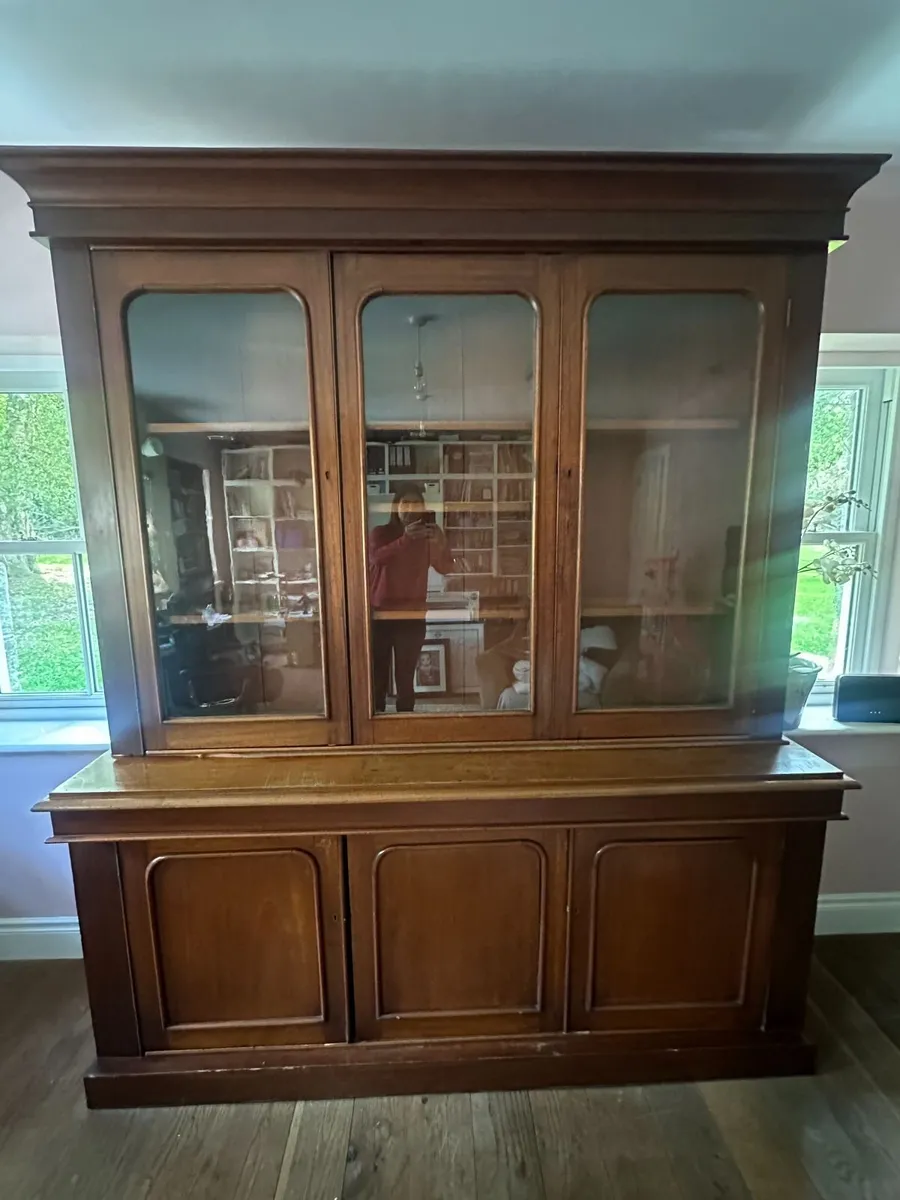 Beautiful Antique Mahogany Dresser - Image 4