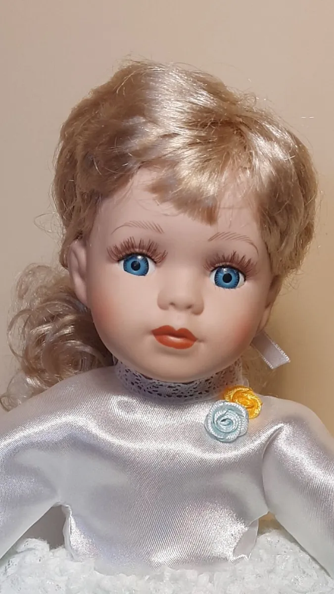 Porcelain dolls - Image 1